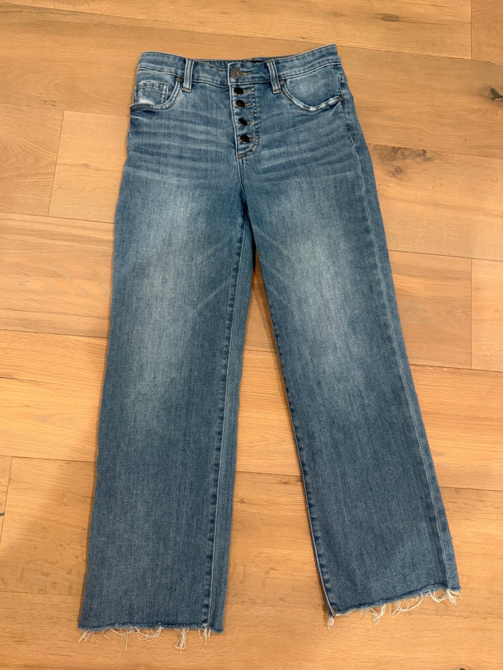 Women’s KUT from the Kloth Light Wash Jeans cropped -size 2
